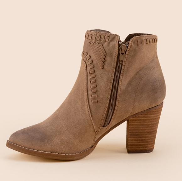 Trendy brown block heel booties SZ. 8.5 - Picture 2 of 6